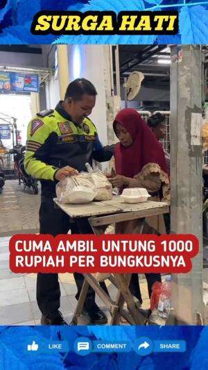 Polisi ini borong semua nasi bungkus jualan ibu ini, agar ia bisa segera pulang dan beristirahat.