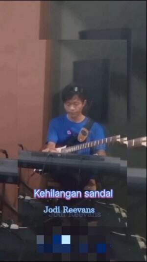 #Kehilangan sandal