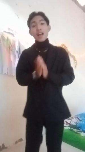 perkenalkan nama saya muhammad risaldi asal sulawesi barat polman usia saya berusia 18 tahun saya membawakan lagu menari nari diatas luka☺️