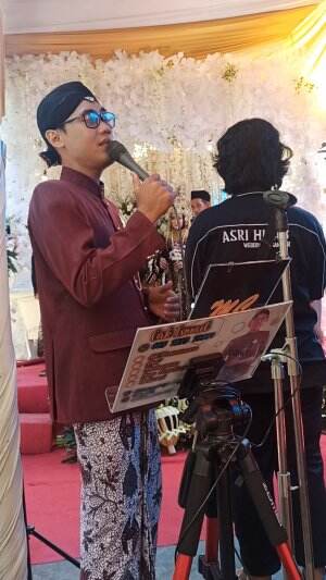 MC plus belajar nyanyi