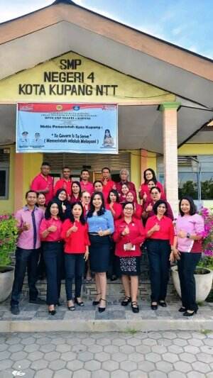 UPTD SMP Negeri 4 Kupang gelar berbagai lomba rayakan HUT RI ke 80, hal ini disampaikan Kepsek Susy Aprijanty.