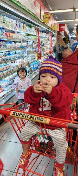ini keremponganku bersama adek ipar & kakak ipar membawa bocil² ketika belanja 😂 #kids #rempong #happy #hot 