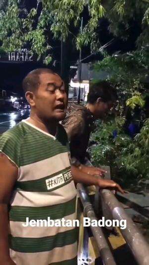 aliran sungai yang melalui ds gedongsari banjkajo blora meluap
beberapa rumah terdampak banjir
 #banjir   #Sungai 