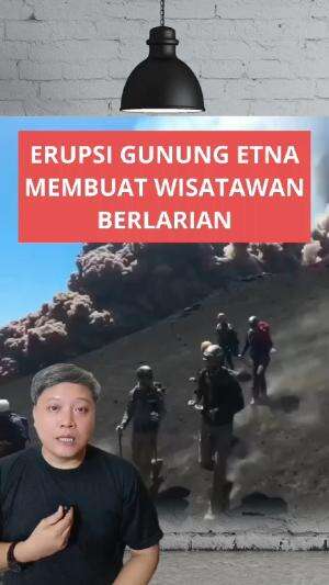 Para wisatawan berlarian saat Gunung Etna Italia erupsi #gunungetna #italia #erupsi 