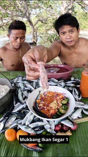 mukbang salad ikan segar #Mukbang #pindangikanmas #kuliner #RCTIPlus 