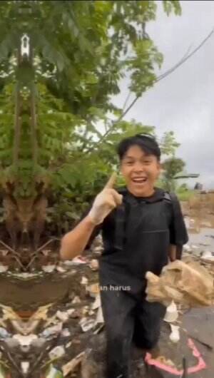 wajib punya realme sih ini keren banget hp nya tahan air 😍