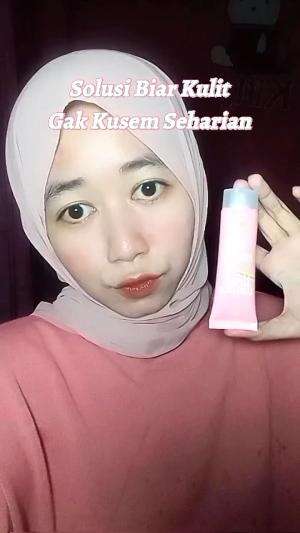 Glowing seharian tanpa ribet! 💖
Pakai #ToneUpEmina, anti kusem-kucel, cepat meresap, ada SPF15, dan ramah di kantong pelajar. Yuk, rawat kul