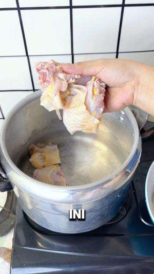 Masak ayam kampung pakai presto, butuh berapa lama?