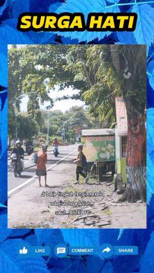 Bocah-bocah ini rela iuran uang jajan bersama, demi berbagi kepada seorang nenek yang berjalan sendirian.