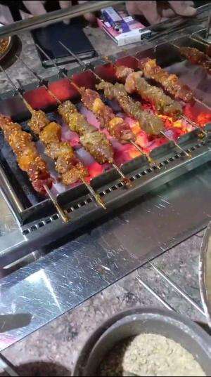 Ini Yang Di namakan Yangkoci ( Sate Kambing) Langsung Di bakar Di atas meja🤤 #RCTIPlus #minivlog #satekambing #kuliner #makan #food #fyp 