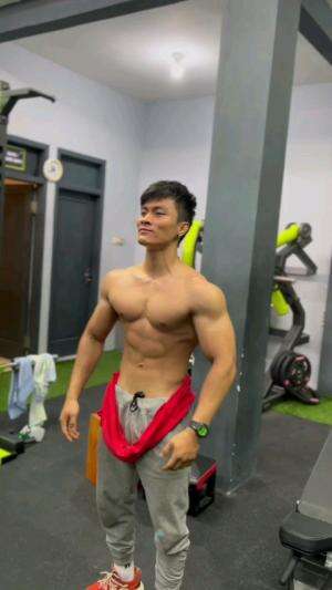 kenapa selesai latihan haris flexing dulu?? 
.
.
.
#gym #gymmotivation #gymmodel #fitness #gymlife #fyp #gymlife #bodygoals 