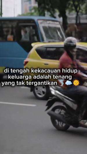 Di luar bising dan penuh tekanan, tapi di rumah....
aku bisa bernapas lega. #katabijak#fypシ゚viral  #keluargaAdalahRumah