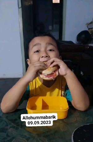 Its Burger Time
#lupaberdoa #makanburger #anaklucu #janganlupaberdoa 
