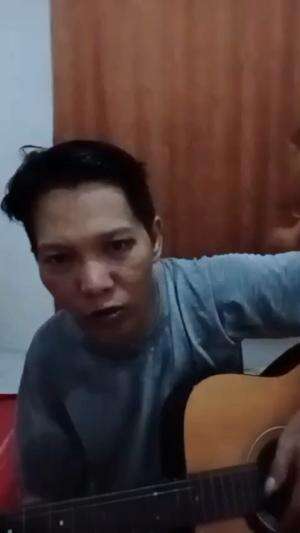 Biar tambah semangat 😬 nyoba Cover Cinderella - Radja 🙏
#akustikgitar #musik #cover #acousticguitar #music #fbpro #vod #jangkauan #sorotan #
