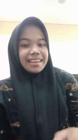 nama:Violita sari umur;17thn Asal:kota palembangg lagu:keliru