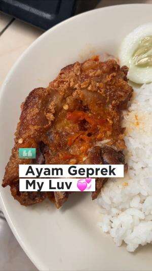 ayam geprek makanan kesukaan banyak orang
#masaksimple #masakdirumah #ayamgeprek #inspirasi resep 