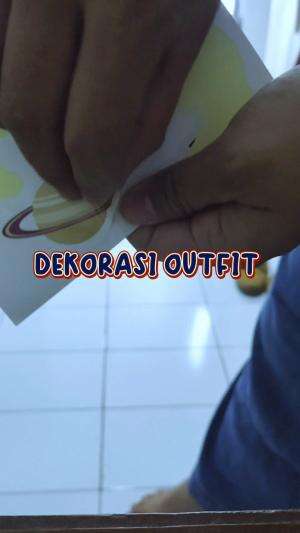 dekorasi outfit emang paling seru, kalo ads outfit lama jangan dibuang dekorasi ulang aja guys. 