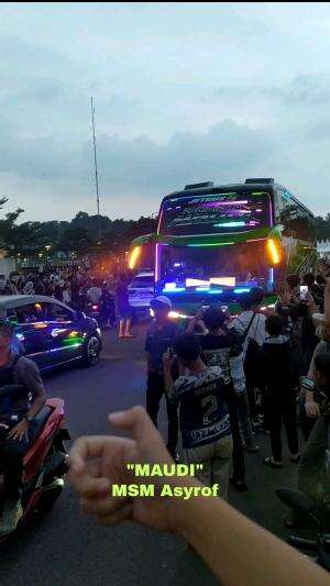 Ketemu "MAUDI" DI Attohir podomoro 

#basuri
#asyrof
#telolet
#busmania
#bukberontheroad
