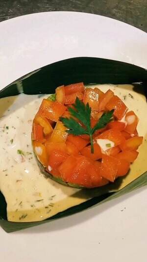 Lezatnya Tuna Avocado Tartar dengan cream anchovy sauce