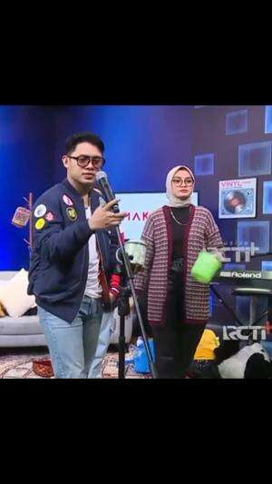 sabar2 ya ron namanya juga temen