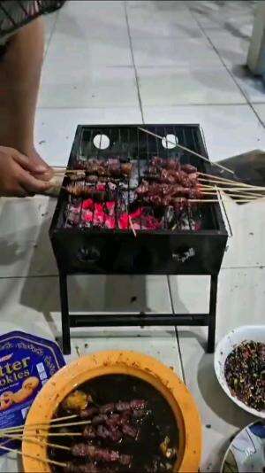 Bakar Sate Kambing Malam2 Mantap Banget🤤 Anak Kecil Aja suka😁 #RCTIPlus #creatorrctiplus #shortplus #satekambing #makan #food #kuliner #masa
