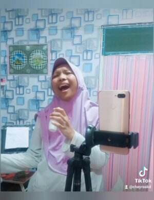 The singing bee Indonesia Indriyati Retno Wulan 28 Karawang singing whistle Across Endless Dimention Dimas kudaibergen #TSBI