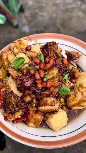 Wajib cobain tahu kupat di sini !!!

#foodvlogger #fyp #RCTIPlus #HOTrctiplus 