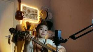 Yurisana Septeasa _22Th _ Sukabumi _Taruh _Nadin Amizah _