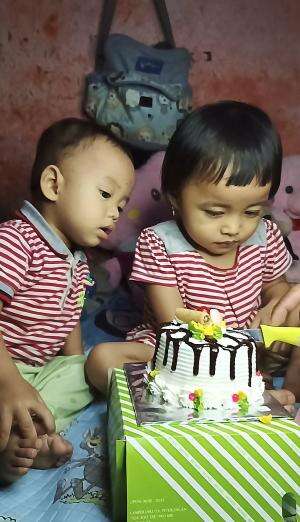 Moment potong roti ultah kak Zanneta 😄😂 gemesin 😘 #happybirthday #RCTIPlus #HOTrctiplus 