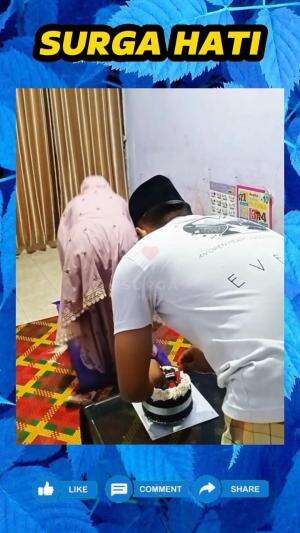 Kejutan ulang tahun dari suami, yang sengaja disiapkan saat istrinya sedang sholat.