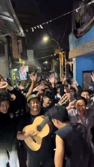 Anak STM kalo disuruh bangunin sahur kayak gini 🤣📢 #RamadanVibes 