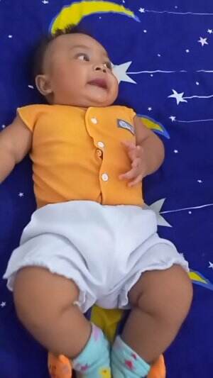 bayi peka musik 

 #bayilucu #bayigemes 