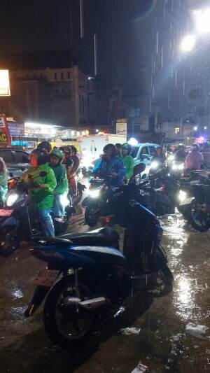Suasana macet di kawasan ciledug #macet