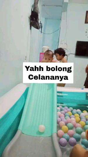 Maaf celana aku bolong teman teman.

#RCTIPlus #HOTrctiplus #Duniaanakanak #fyp #fypシ゚viral #Edukasianak #Mainananakanak 