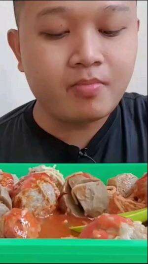 Gimana Gak Ngiler To rekk‼️Bakso Kasarnya Loh Kayak Gini.#RCTIPlus #shortplus #makan #mukbang #bakso #kuliner 