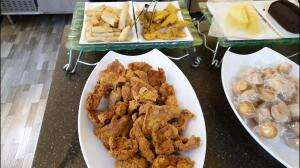 Bakaran atau Bupean di rumah makan royal sepuasnya menunya lengkap banget🤤 #RCTIPlus #shortplus #makan #mukbang #kuliner #rumahmakan #food #