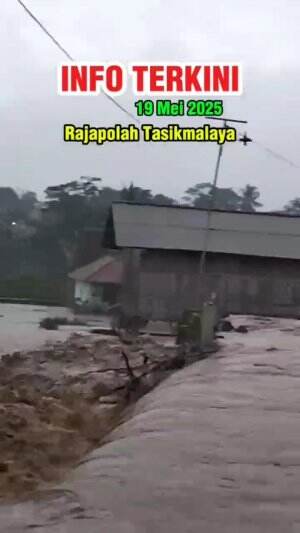 Sungai meluap mengakibatkan banjir di daerah Rajapolah Tasikmalaya, kejadian terjadi tanggal 19 mei 2025 pukul 4 sore,  #banjir #Cuaca Buruk