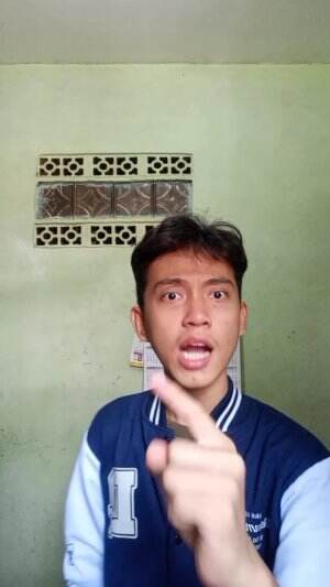 akting marah lagi nih. bantu aku dengan cara vote, like, share, sebanyak-banyaknya ya gaiss makasii