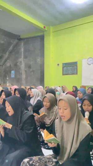 nadzoman santri kitab Al Imrithi 


 #fyp #pesantren #RCTIPlus #shorts #salamsantrinasional 
