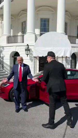 presiden trump dwngan tesla barunya  #trump
 #tesla
#elonmusk
