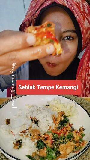 Seblak Tempe Kemangi atau tempe penyet kemangi beuuh pedo eloomm 👍 
#nyaidarugi_real #seblak #tempepenyet #masakanrumahan 