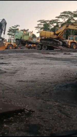 APA YANG TERJADI !!!!
 #excavatorjatuh
 #linkexcavatorpc200 
 #excuse me can I help u 
 #Excavator 