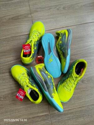 DISKON GEDE SEPATU FUTSAL ORIGINAL.
SPECS SPEEDBLAZE 2 IN. 
Rp.549.800 JADI Rp.320.000.
RINGAN DAN NYAMAN DI KAKI SLIM. 

VERI SPORT ORIGINA