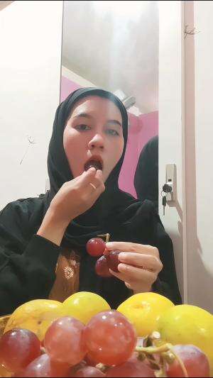 Siapa nih yang suka cemilin anggur juga #Mukbang #fyp #fypシ゚viral #trending #foryou #RCTIPlus #HOTrctiplus 