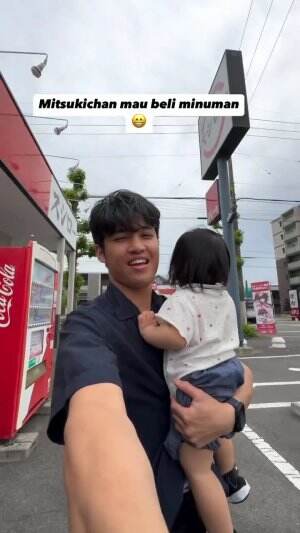 Mitsukichan mau beli minuman di jidouhanbaiki  #JAPAN  #Mitsukichan  #babygirl  #jepang