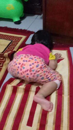 si kecil mau ngikutin sholat☺️