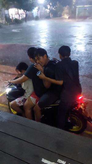 Waduh hujan pulang ke rumahnya #hujan