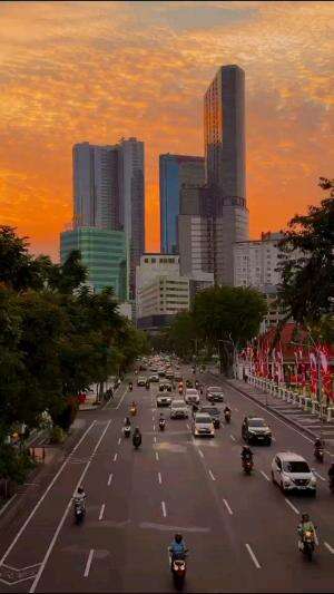 Hiruk Pikuk Kota Surabaya