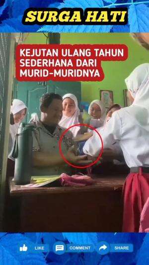 Diminta tutup mata dan buka telapak tangan, bapak guru ini tak menyangka akan dapat kejutan sederhana dari murid-muridnya..