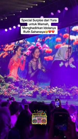 Moment manis dan bikin terharuu.. @Yura Yunita @Ruth Sahanaya #KonserBingahYura 